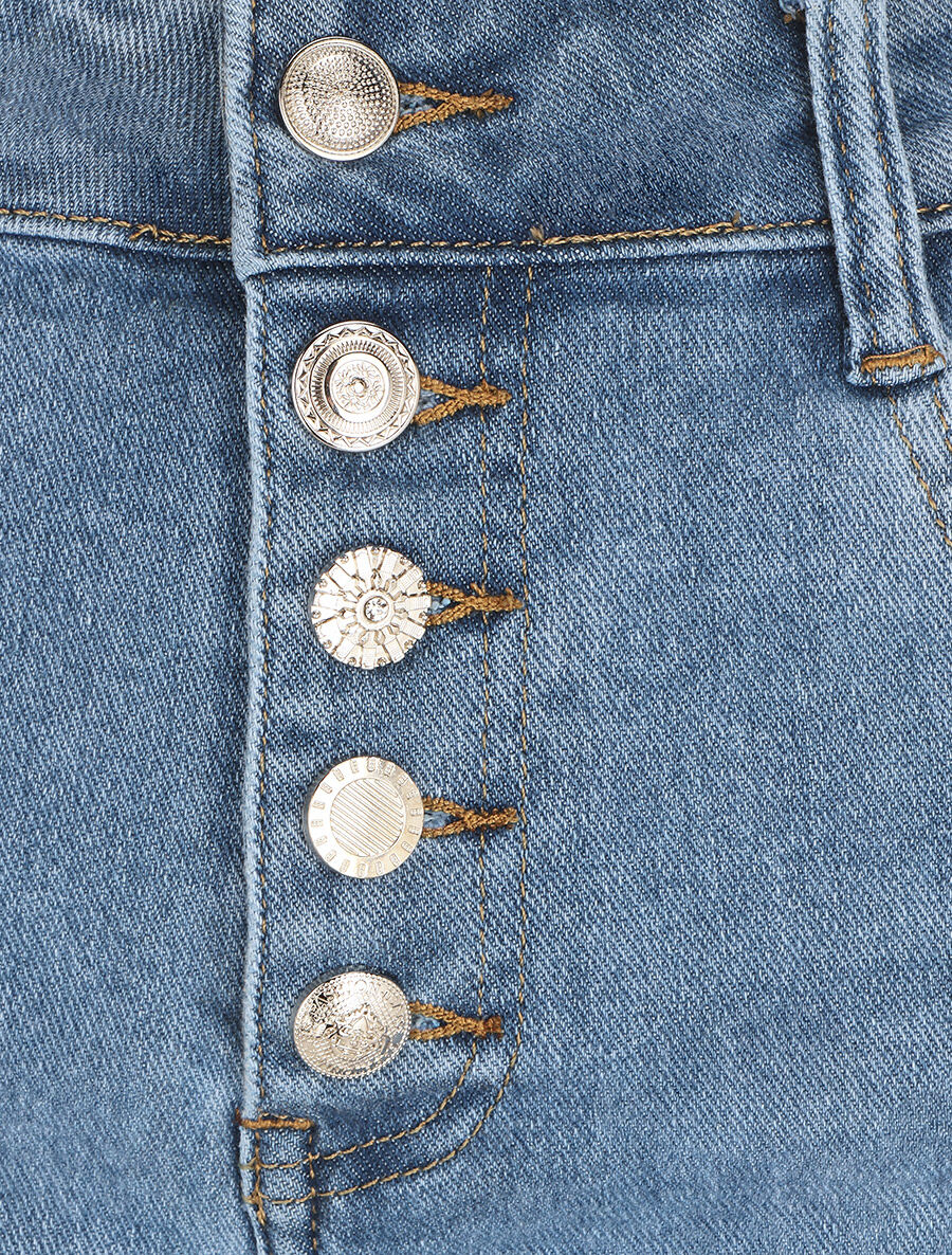 Aansluitende denim shorts met geknoopte tailleband - blauw - Image 3