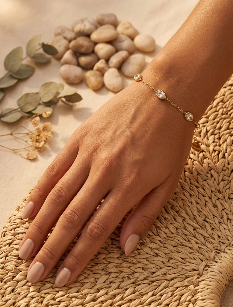Armband met druppels versierd met zirkonia. - Goud