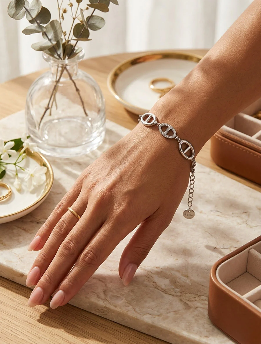 Armband met maritieme schakels versierd met witte zirkoonstenen - Geld