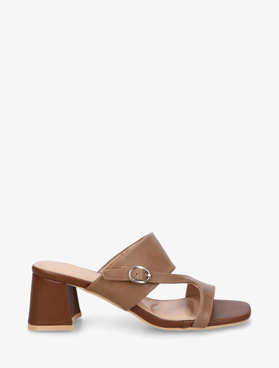 Asymmetrische enkelband sandalen - Bruin