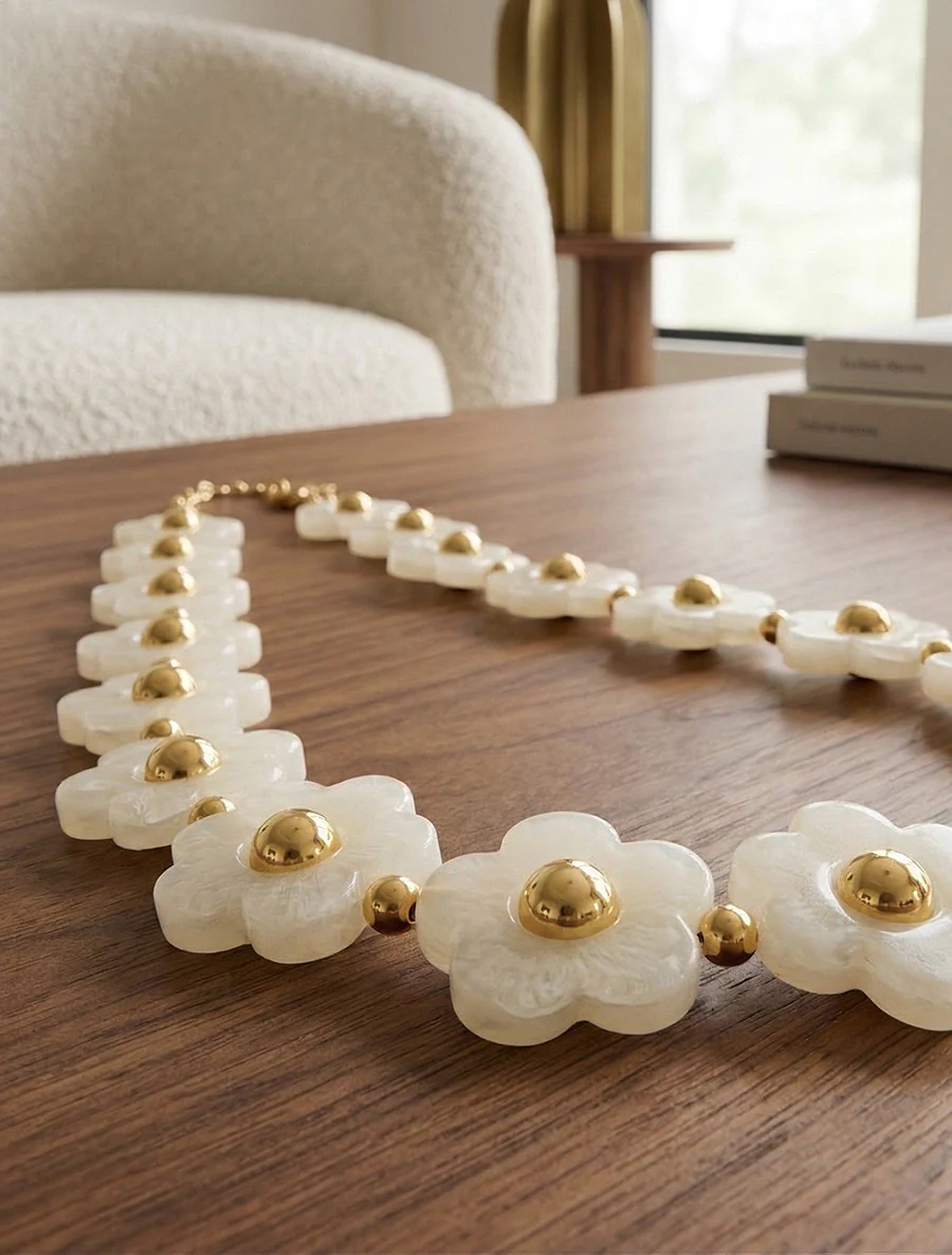 Bloemenmotief ketting - Beige