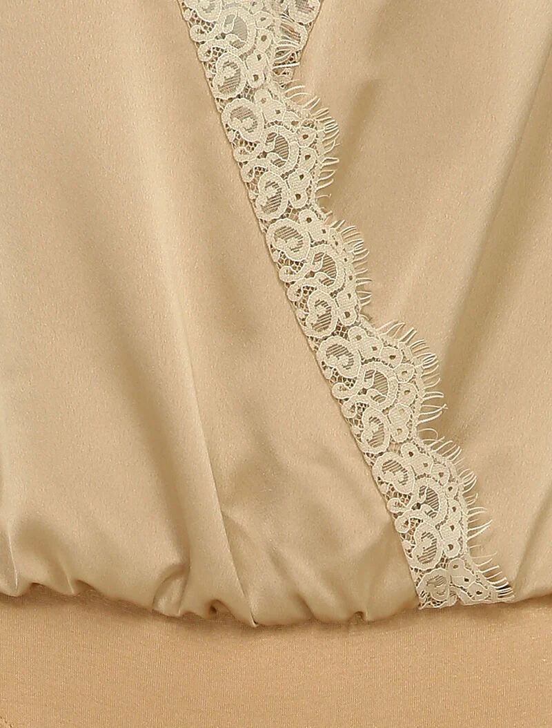 Satijnen body met kanten randen - Beige - Image 3