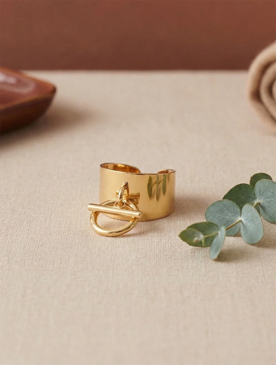 Brede ring met hanger sluiting T - Goud