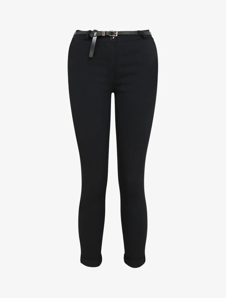 Een effen 7/8 broek met omgekeerde zomen - Zwart