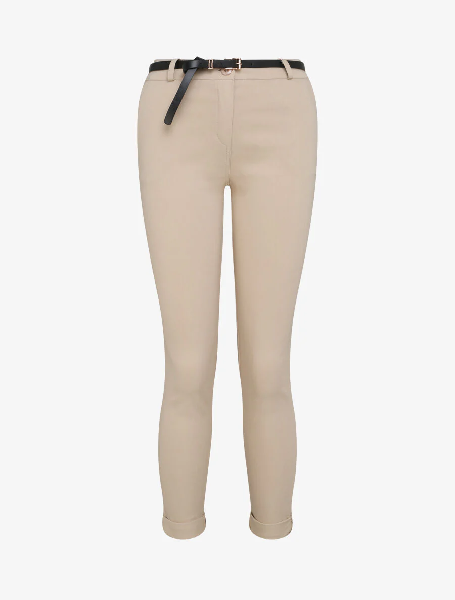 Een effen 7/8 broek met omgekeerde zomen - beige