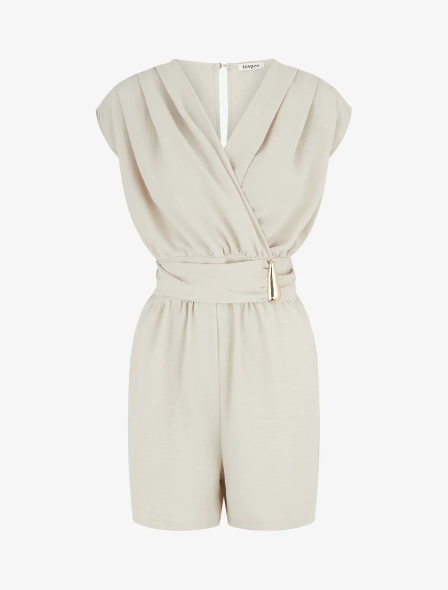 Effen jumpsuit met sierstuk in de taille. - Beige