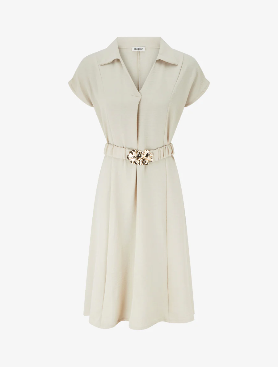 Effen soepelvallende jurk met ceintuur - Beige