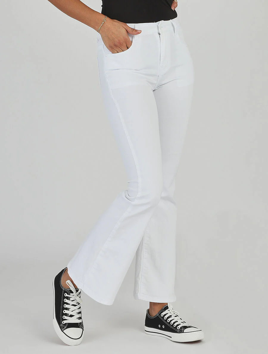 Effen. uitlopende jeans met standaard taille - wit - Image 4