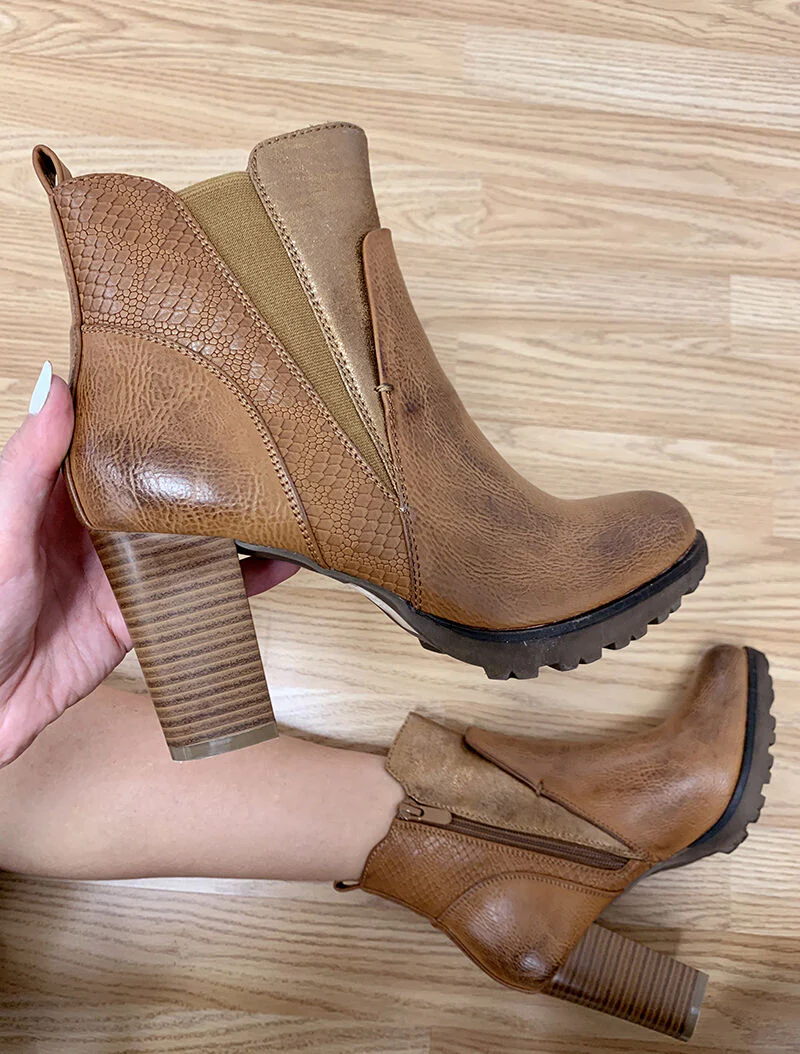 Enkellaarsjes met schubbenstijl details - camel