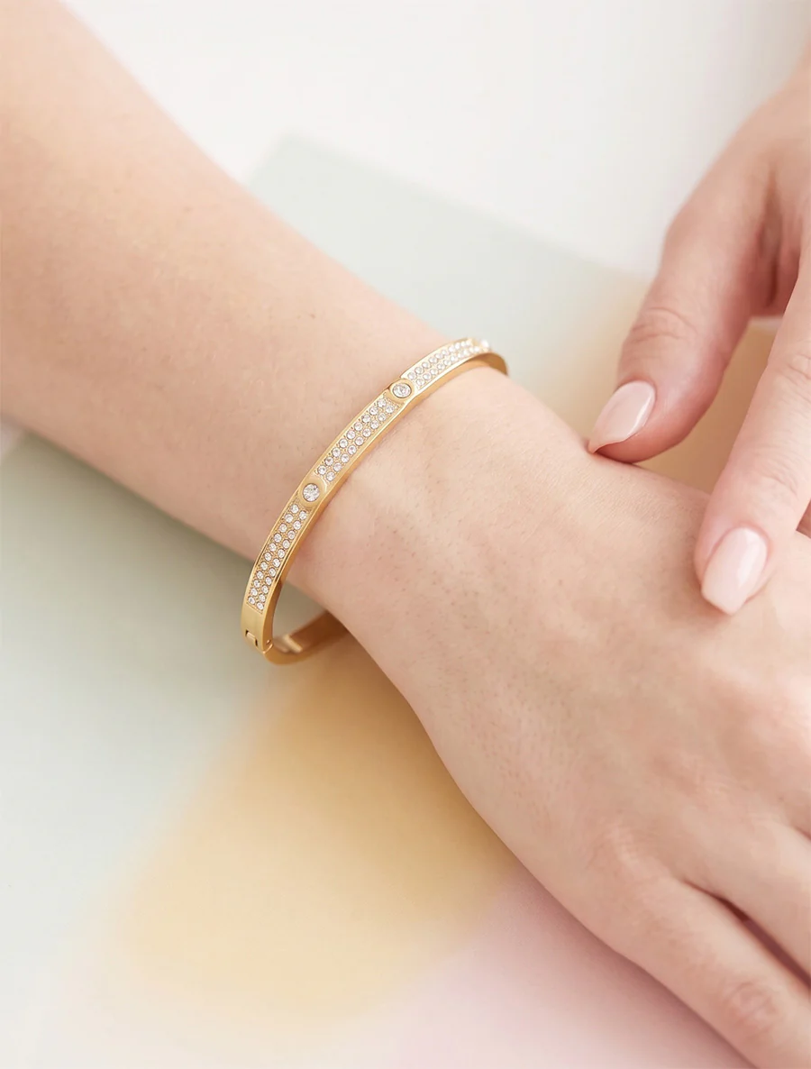 Fijne armband versierd met witte zirkoonstenen - Goud