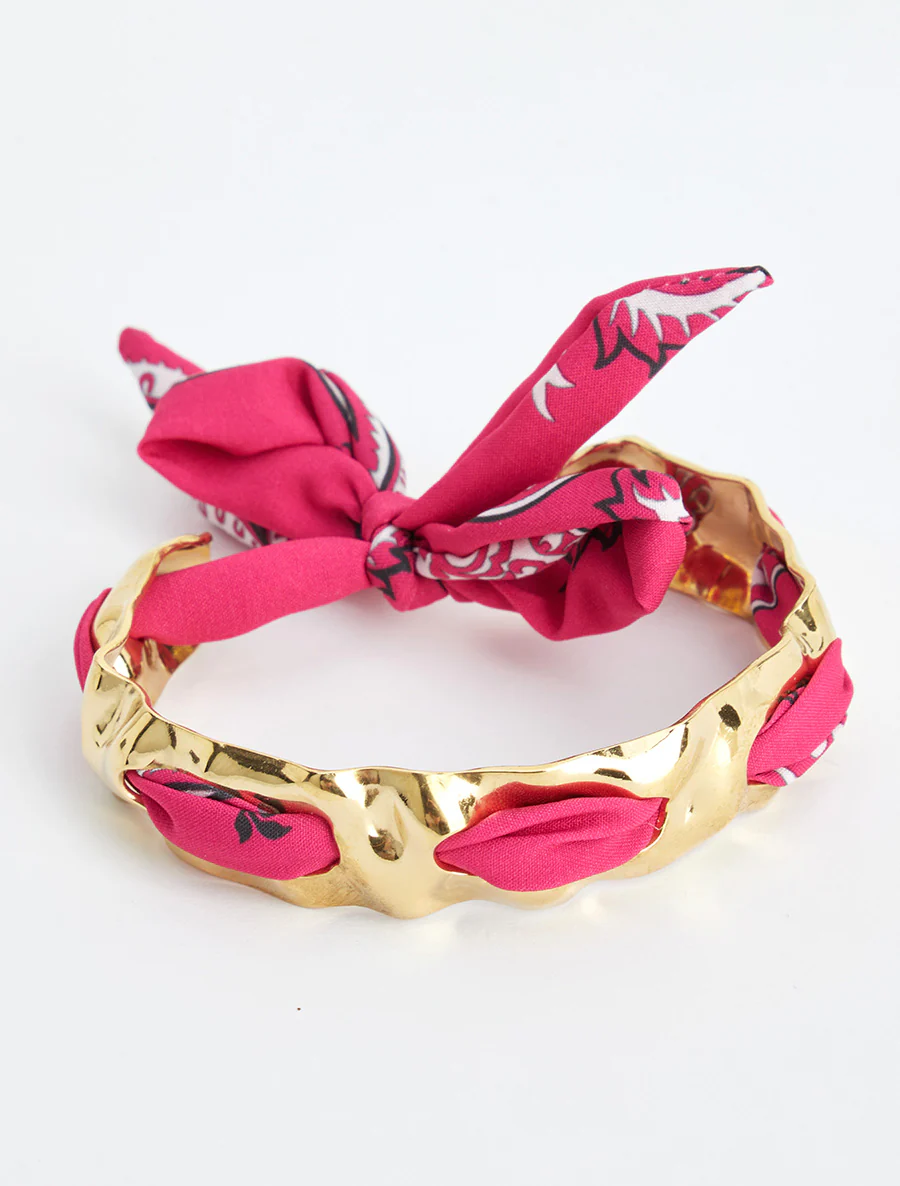 Gehamerde ring met decoratieve bandana-stijl verbinding. - Fuchsia - Image 2