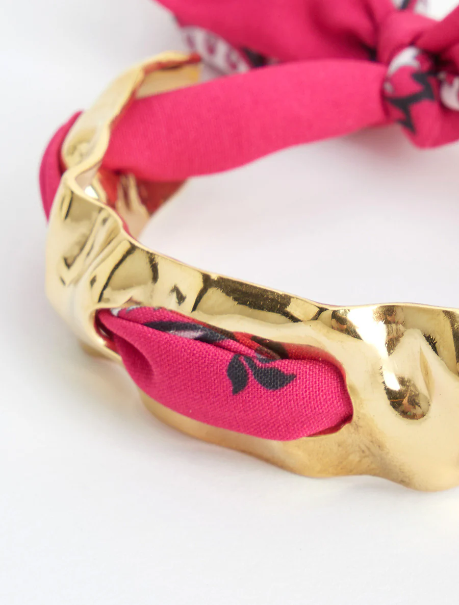 Gehamerde ring met decoratieve bandana-stijl verbinding. - Fuchsia - Image 3