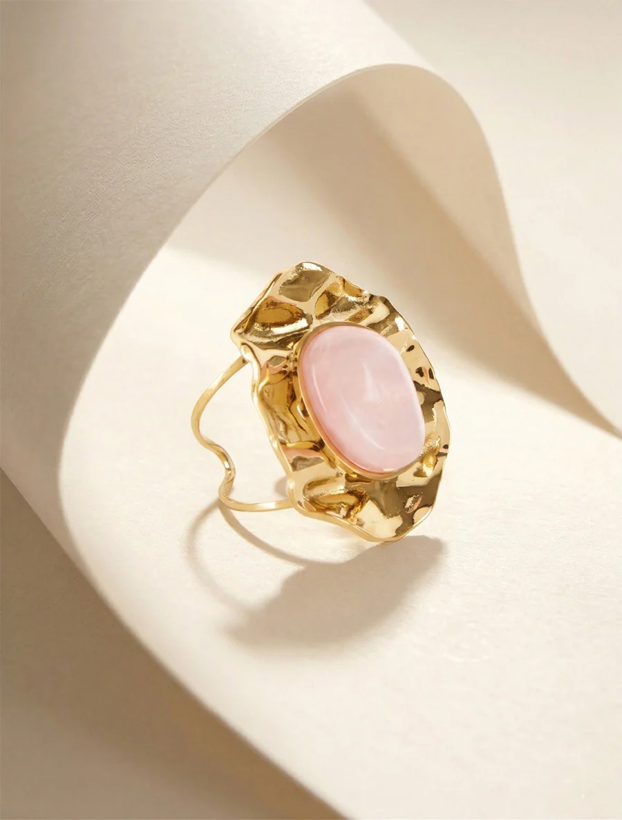 Gehamerde ring versierd met een steen - Roos