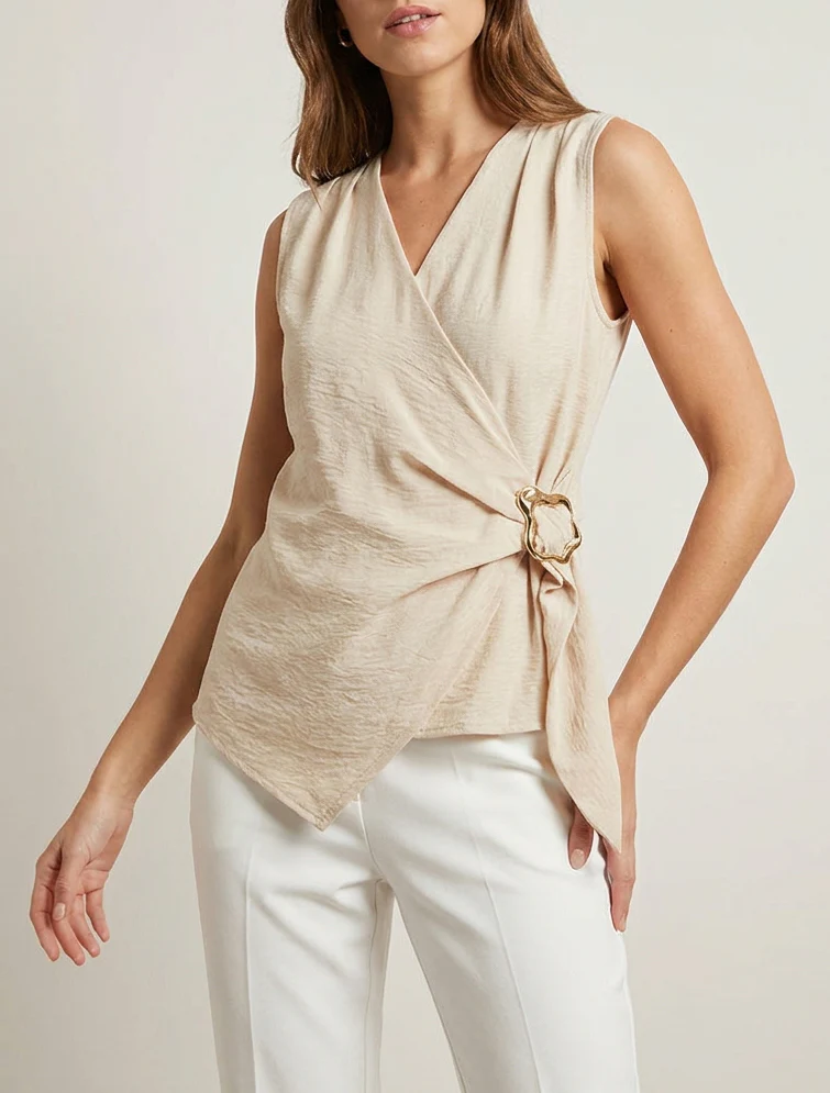 Gekruiste top met sierstuk. - Beige - Image 4