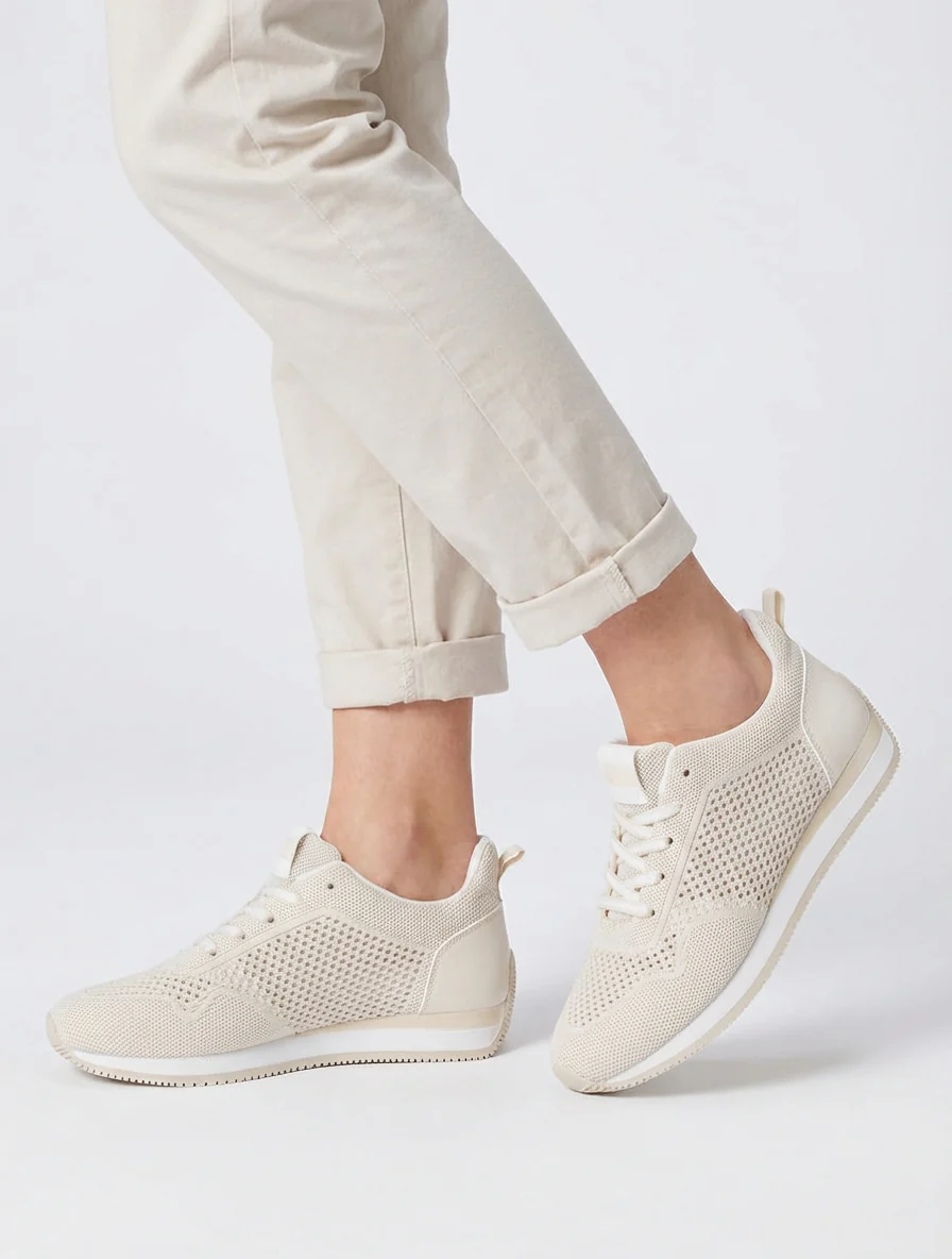Geperforeerde stoffen sneakers - Beige - Image 5