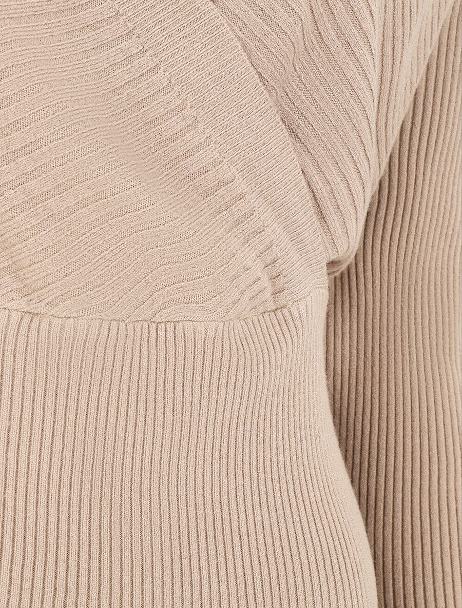 Geribde. aansluitende trui met overslagkraag - beige - Image 3