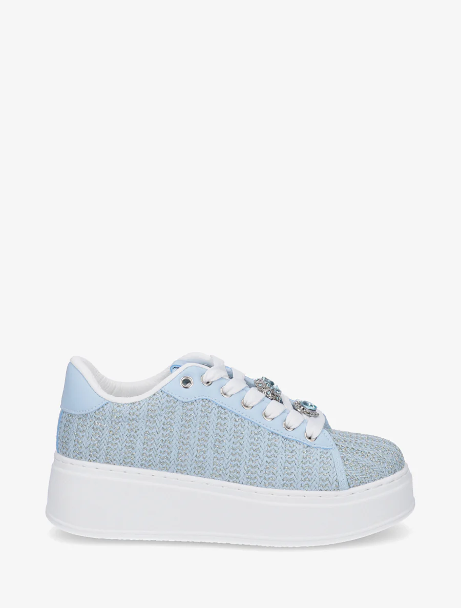 Gevlochten juten sneakers met iriserend detail. - Lichtblauw