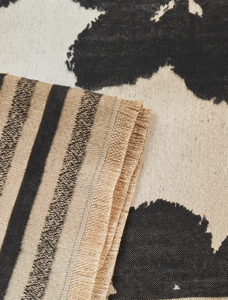 Irise sjaal met bloemenprint - Zwart - Image 3