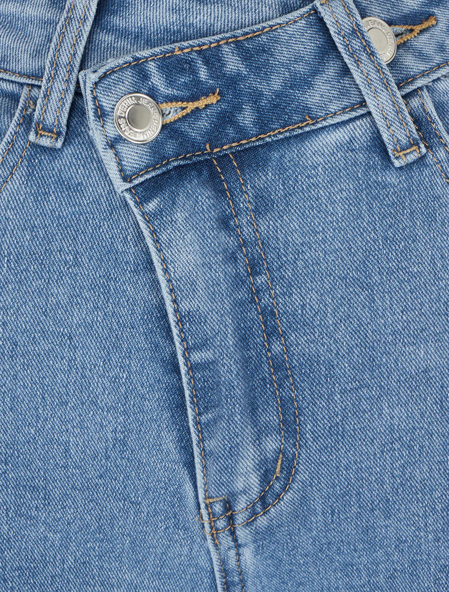 Jean met brede push-up en dubbele knoopsluiting - Lichtblauw - Image 3