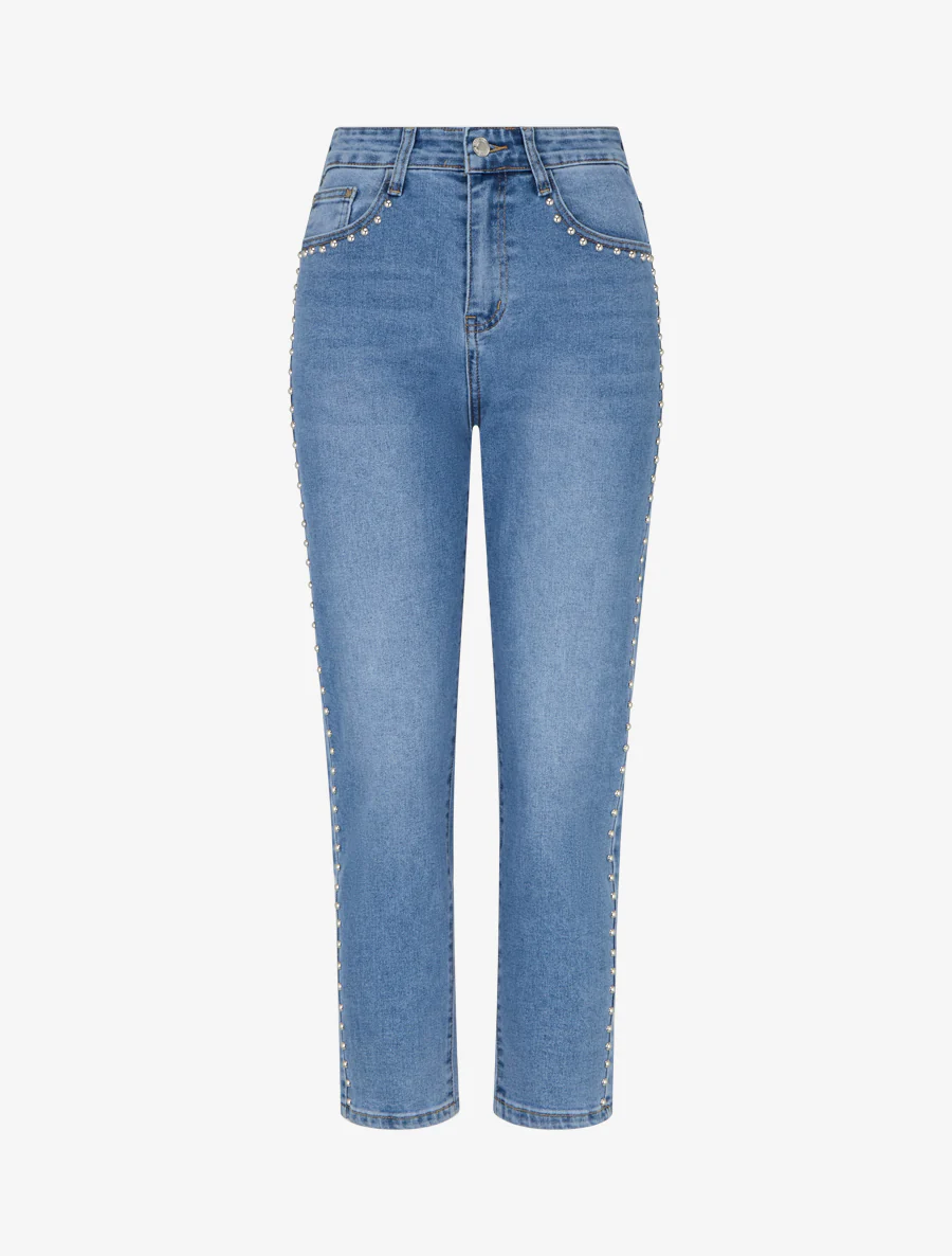 Jean met spijkers snijdt mama's pasvorm. - Blauw