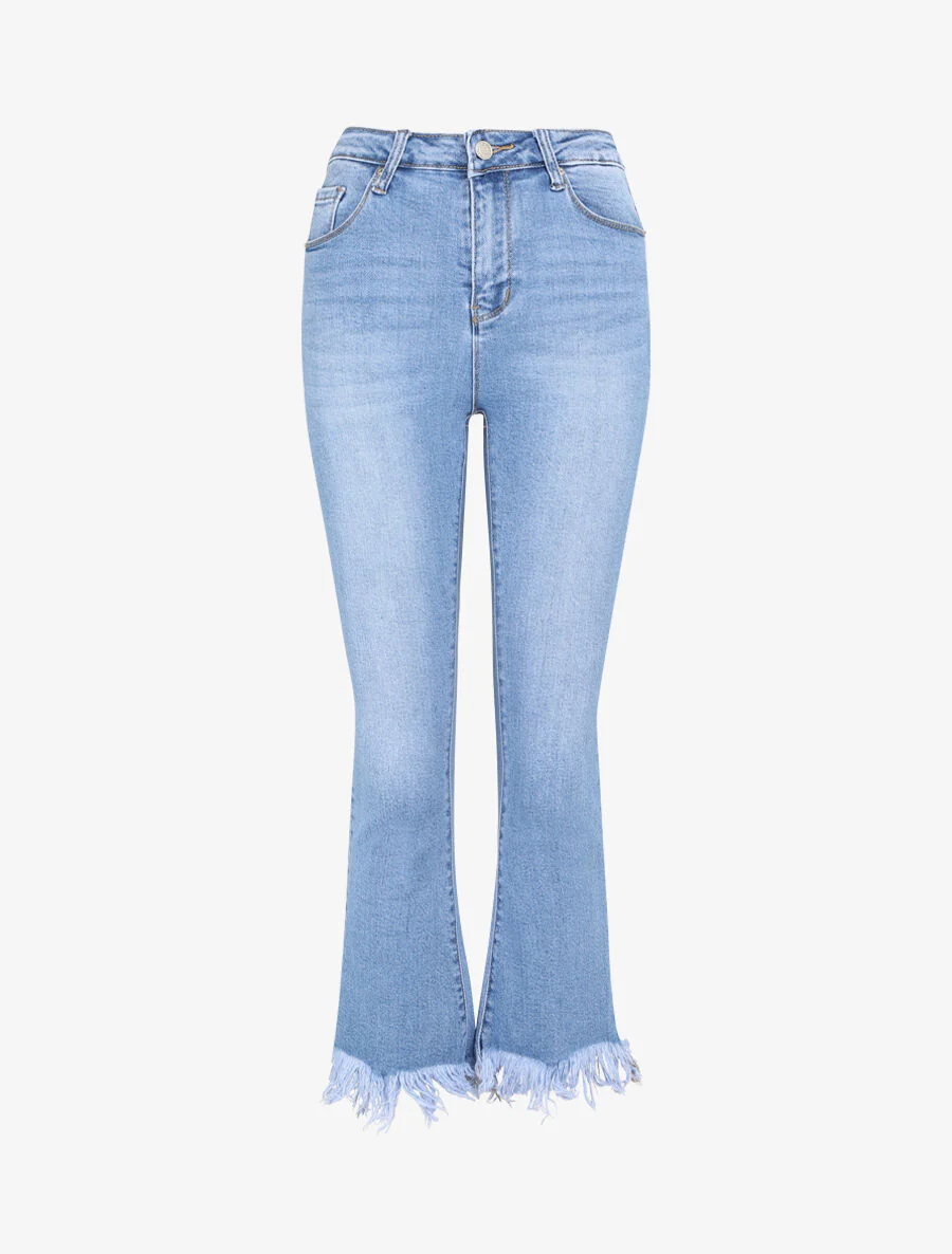 Jean push up met afgeknipte uitlopende pijpen met vernietigde randen - Licht denim