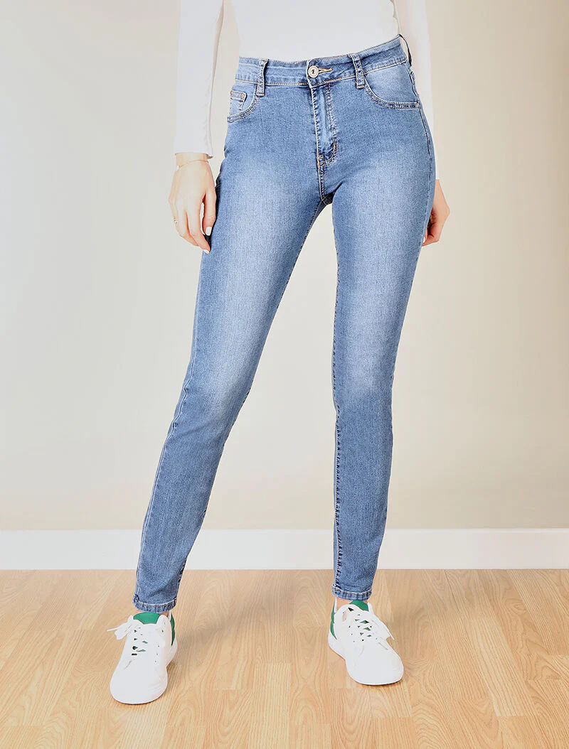 Slim jeans met borduursels en pailletten - licht denim