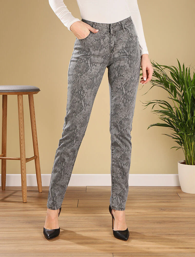Slanke jeans met slangenprint - grijs