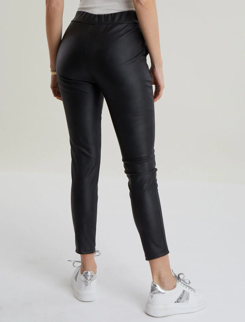 Joggingbroek van imitatieleer - zwart - Image 2