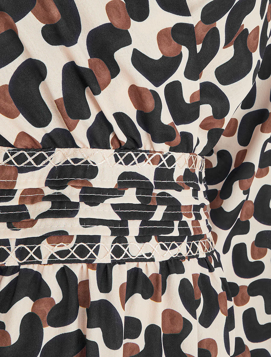 Jurk met abstracte print en overslagkraag - Zwart - Image 3