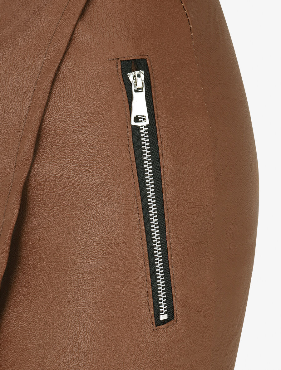 Korte asymmetrische rok van imitatieleer - bruin - Image 3
