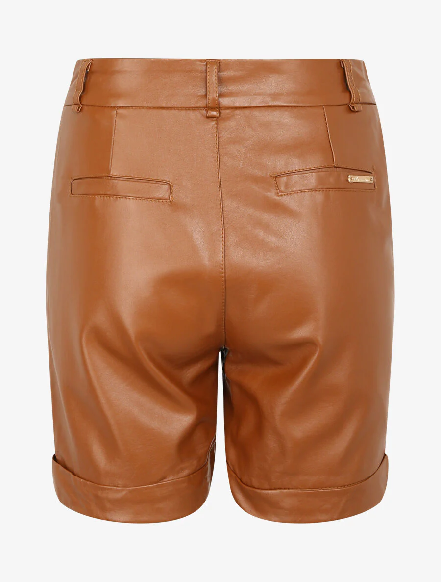 Korte broek van imitatieleer met twee zakken - Kameel - Image 2