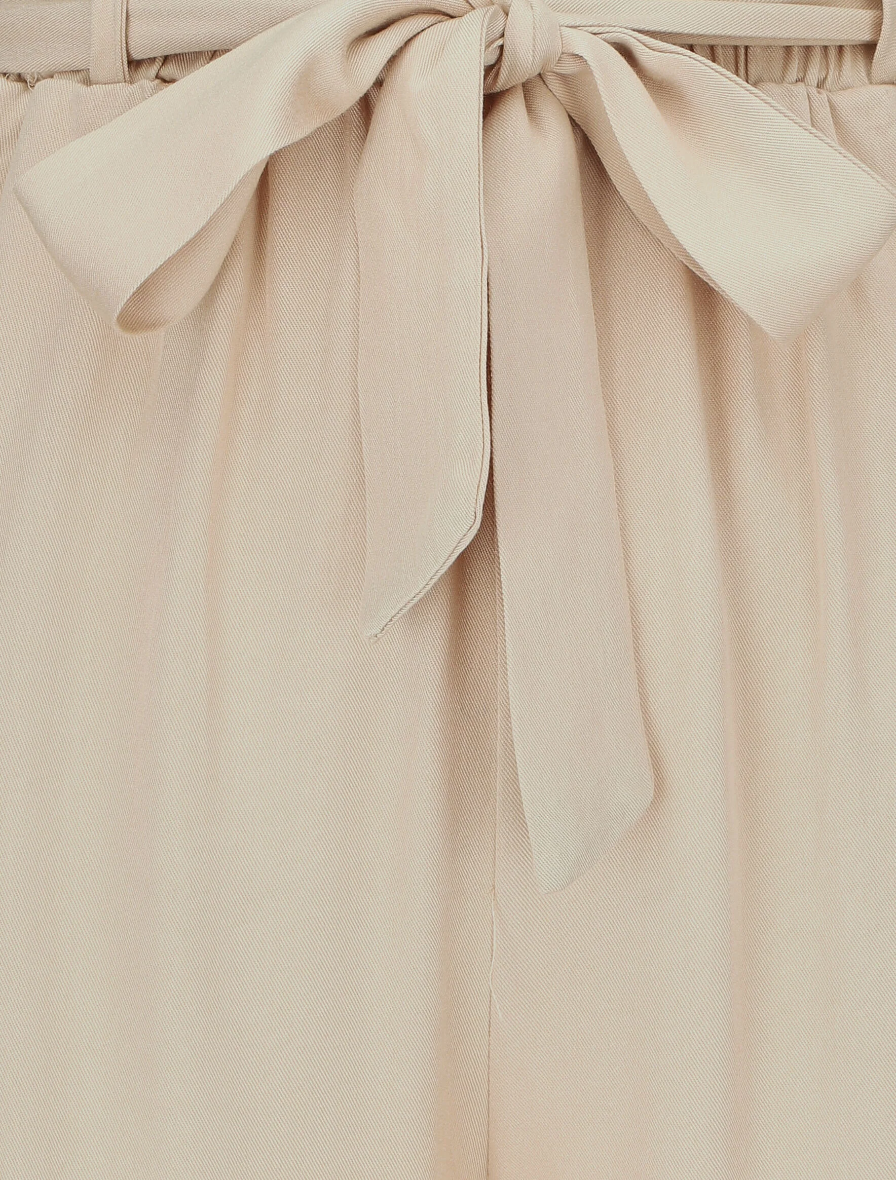 Vloeiende effen en gegespt short - Beige - Image 3