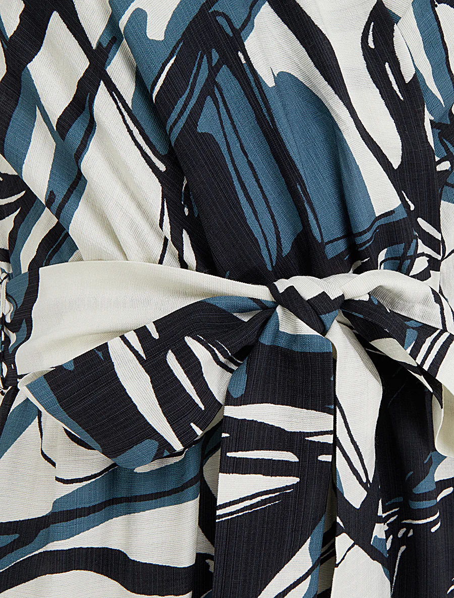 Lange uitlopende jurk met fantasieprint - Blauw/wit - Image 3