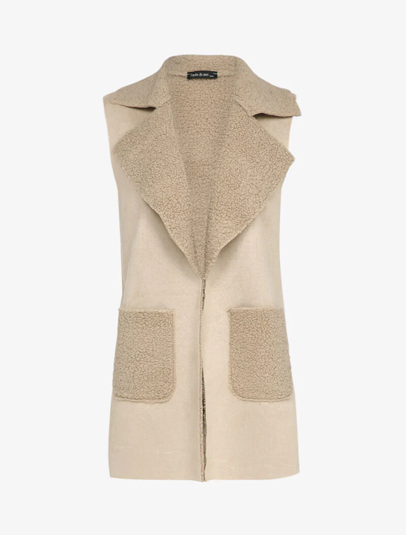 Mouwloos vest in omgekeerde schapenvachtstijl - Beige