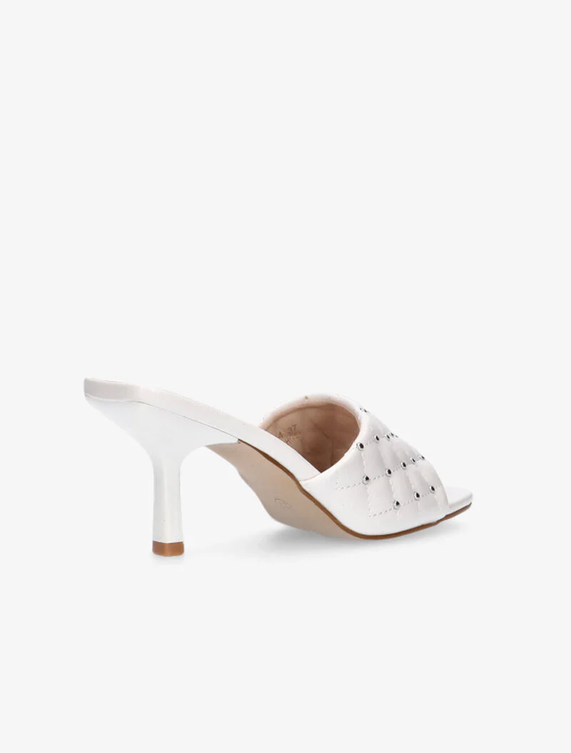 Muiltjes met gewatteerd effect en studs - wit - Image 4