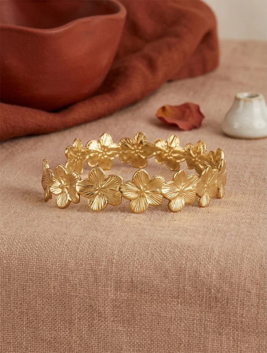 Open armband met bloemenmotief - Goud