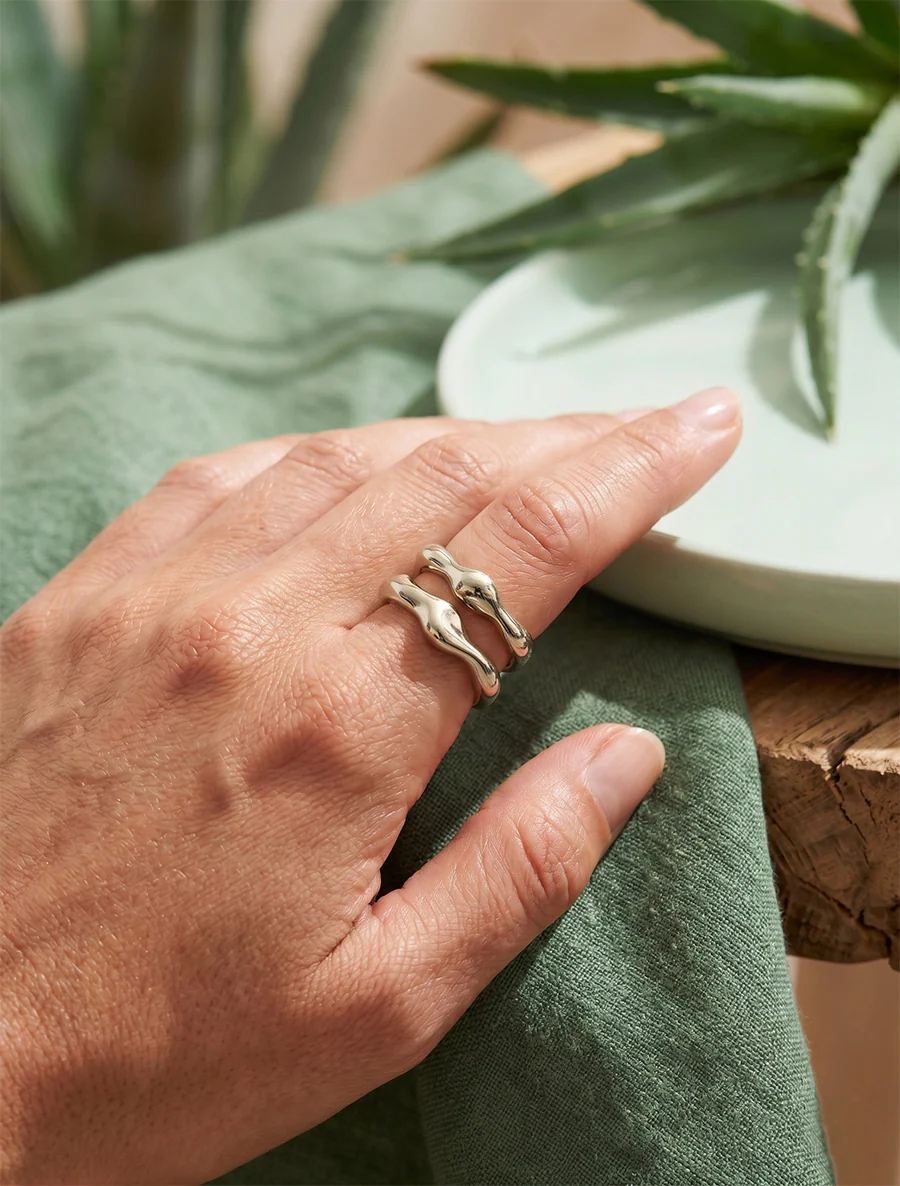 Open ring met gehamerd effect - Geld