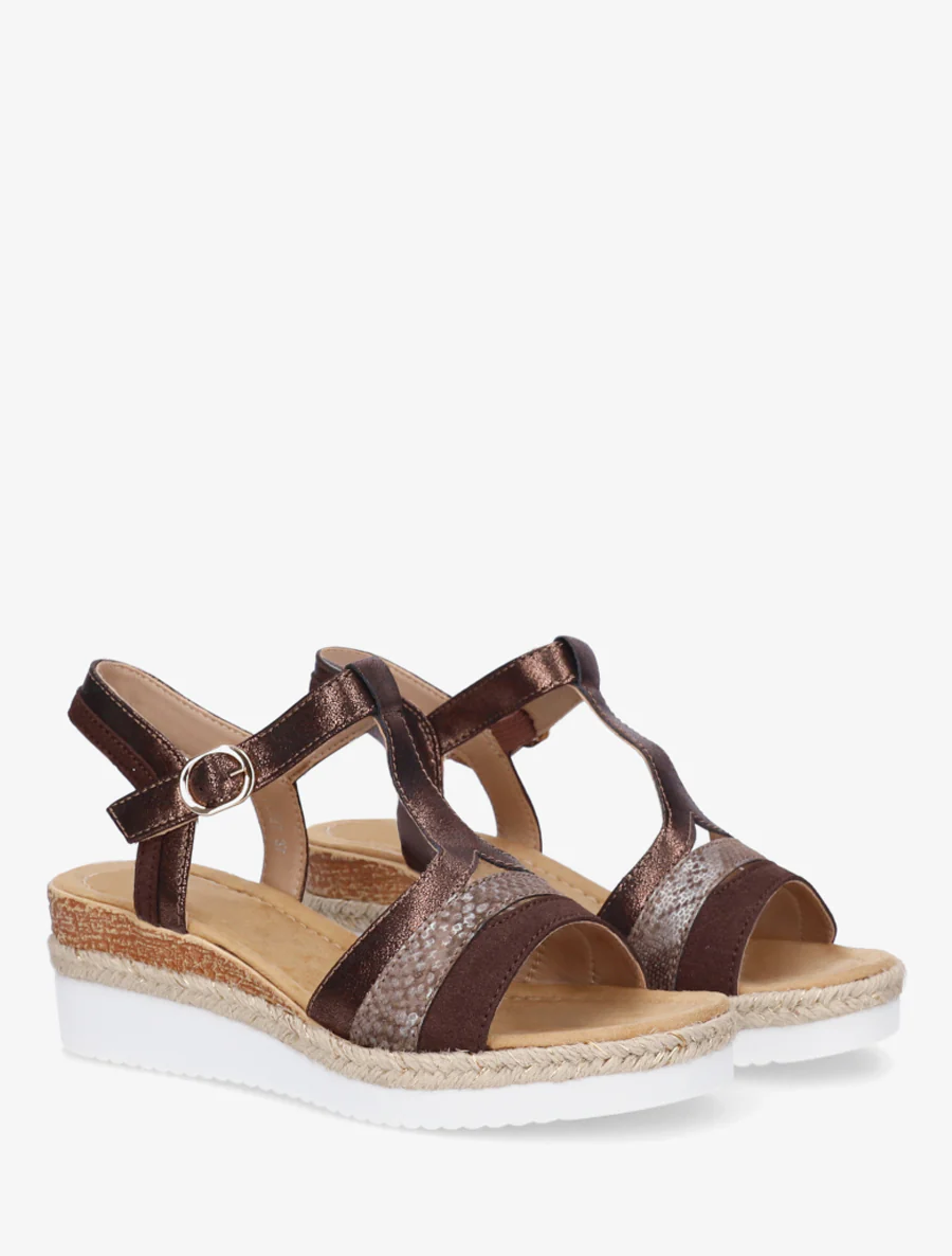 Parelmoeren sandalen met een fantasie T-bandje. - Bruin - Image 4