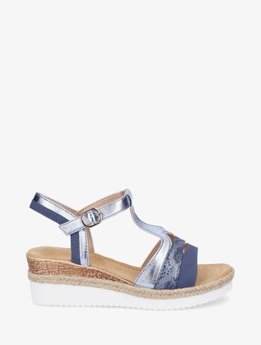 Parelmoeren sandalen met een fantasie T-bandje. - Blauw