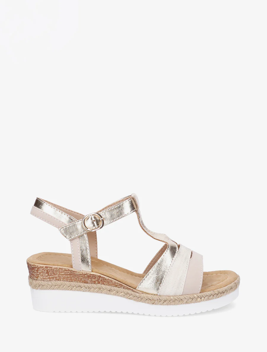 Parelmoeren sandalen met een fantasie T-bandje. - Beige