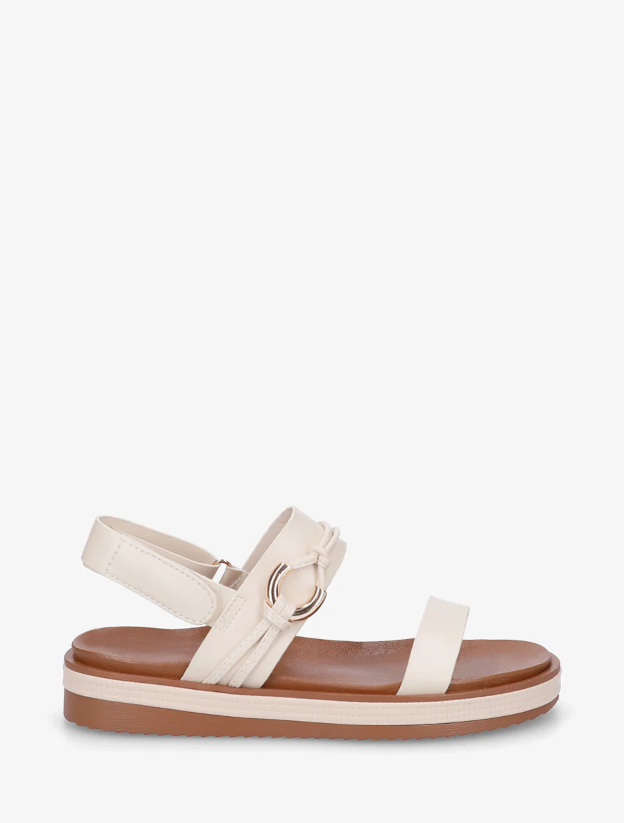 Platte sandalen met decoratieve metalen gesp. - Beige