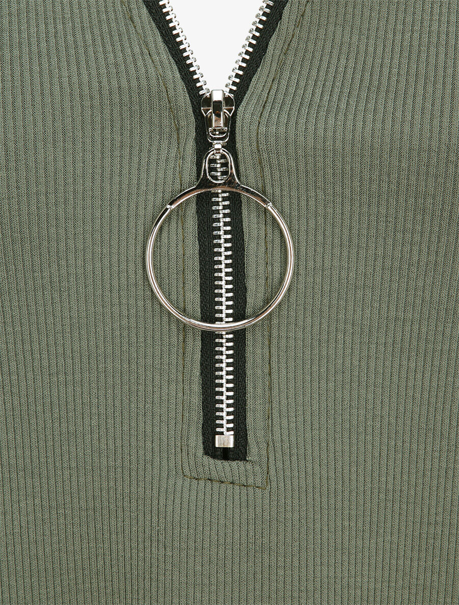 Recht eenkleurig T-shirt met rits kraag - Kakigroen - Image 4