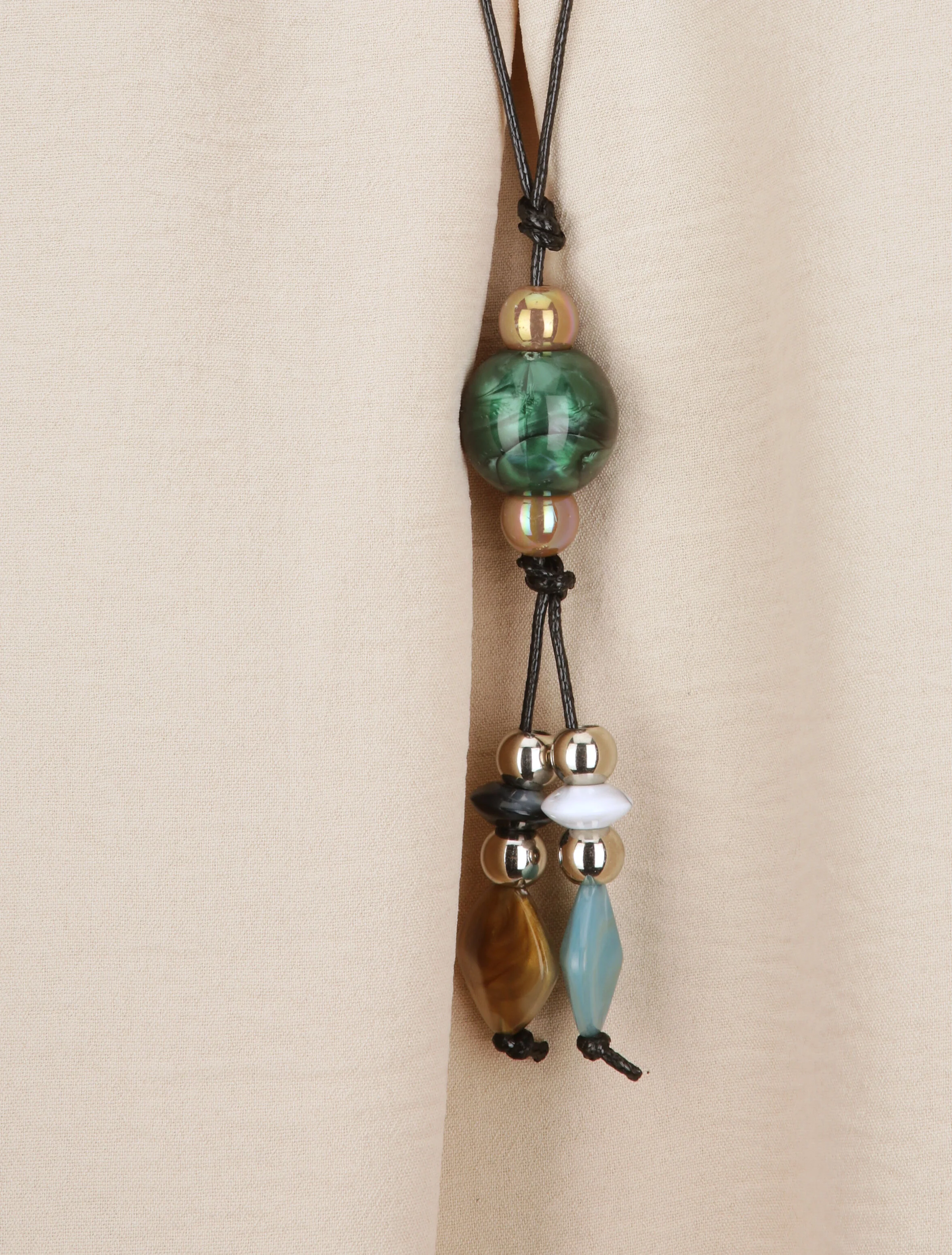 Rechts boven een effen kraag met plooien - Beige - Image 3