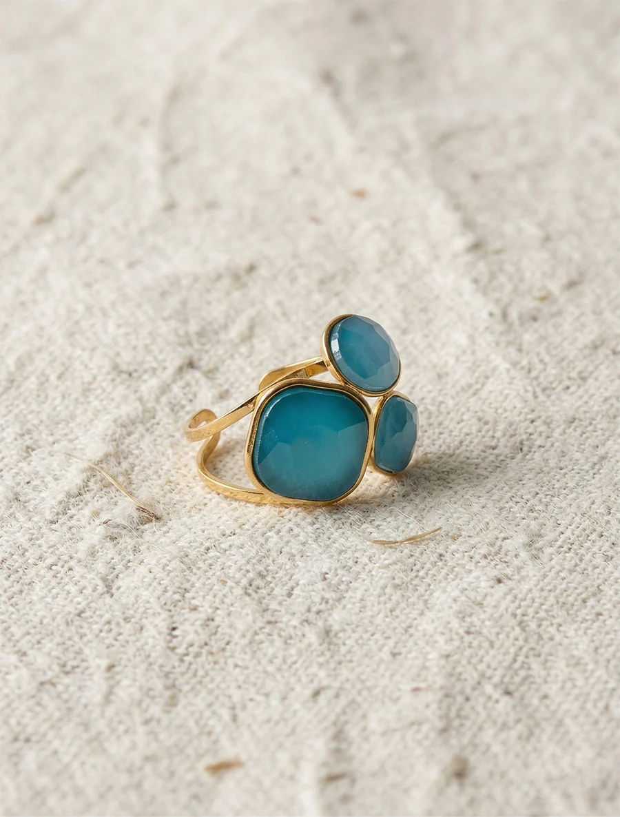 Ring versierd met drie stenen - Turkoois