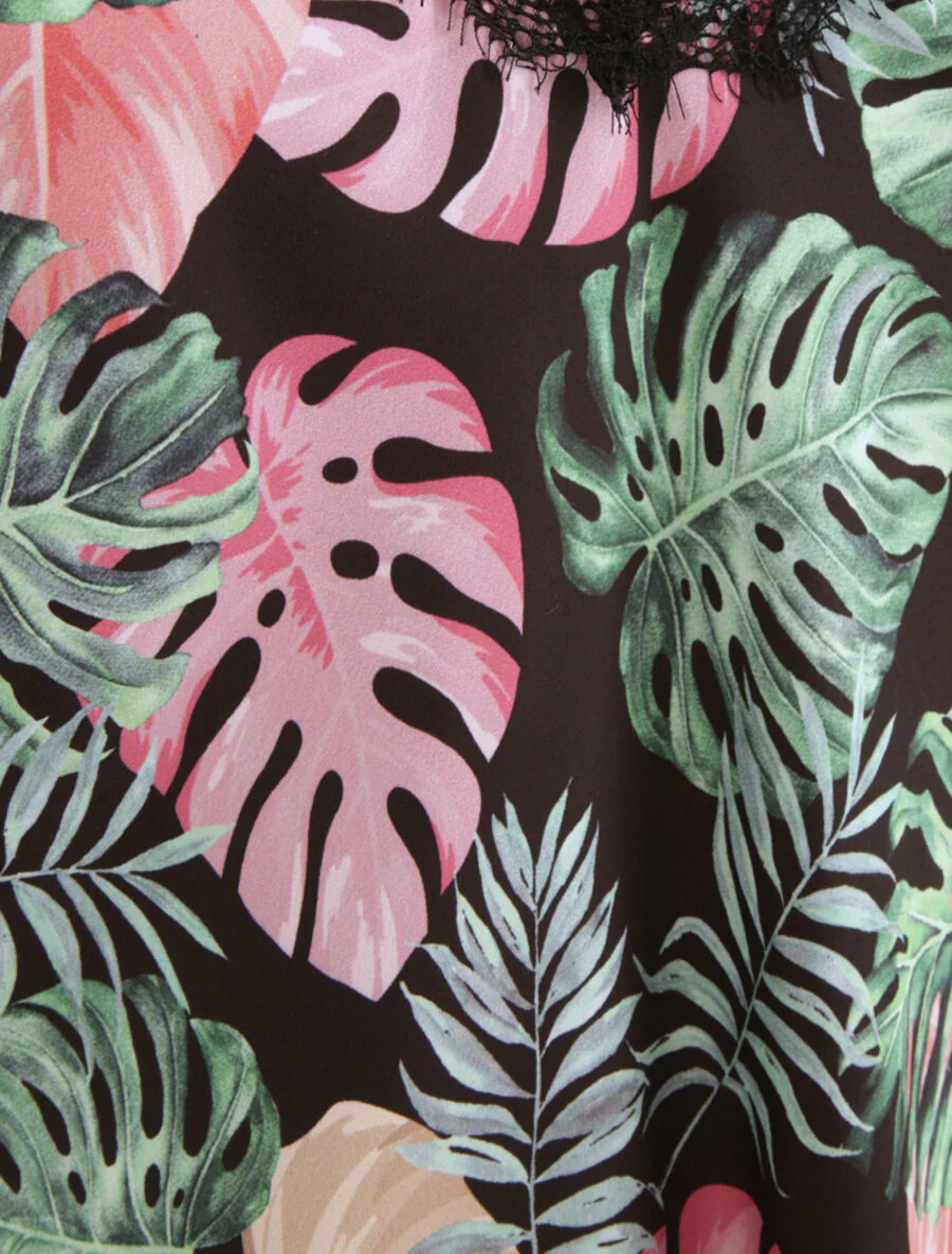 Satijnen hemdje met kanten kraag en jungleprint - Zwart - Image 3