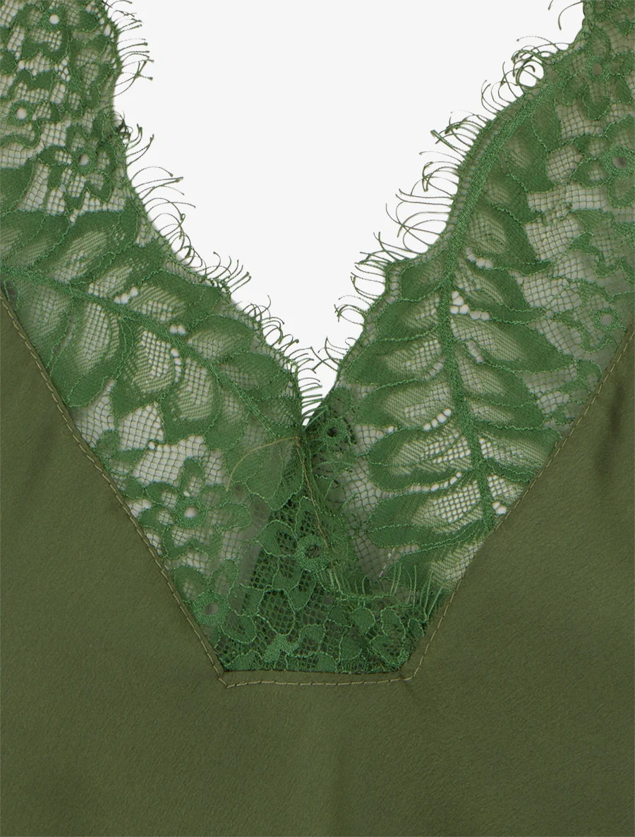 Satijnen top met V-hals en kant. - Kaki - Image 3