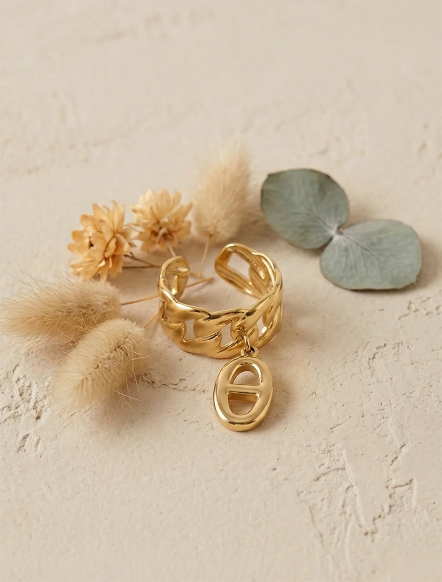 Schakelring met hanger in ankerschakels. - Goud