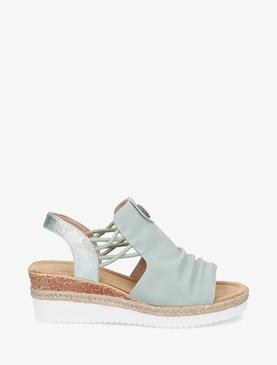 Schoenen met sleehak en rozetmedaille - Amandelgroen