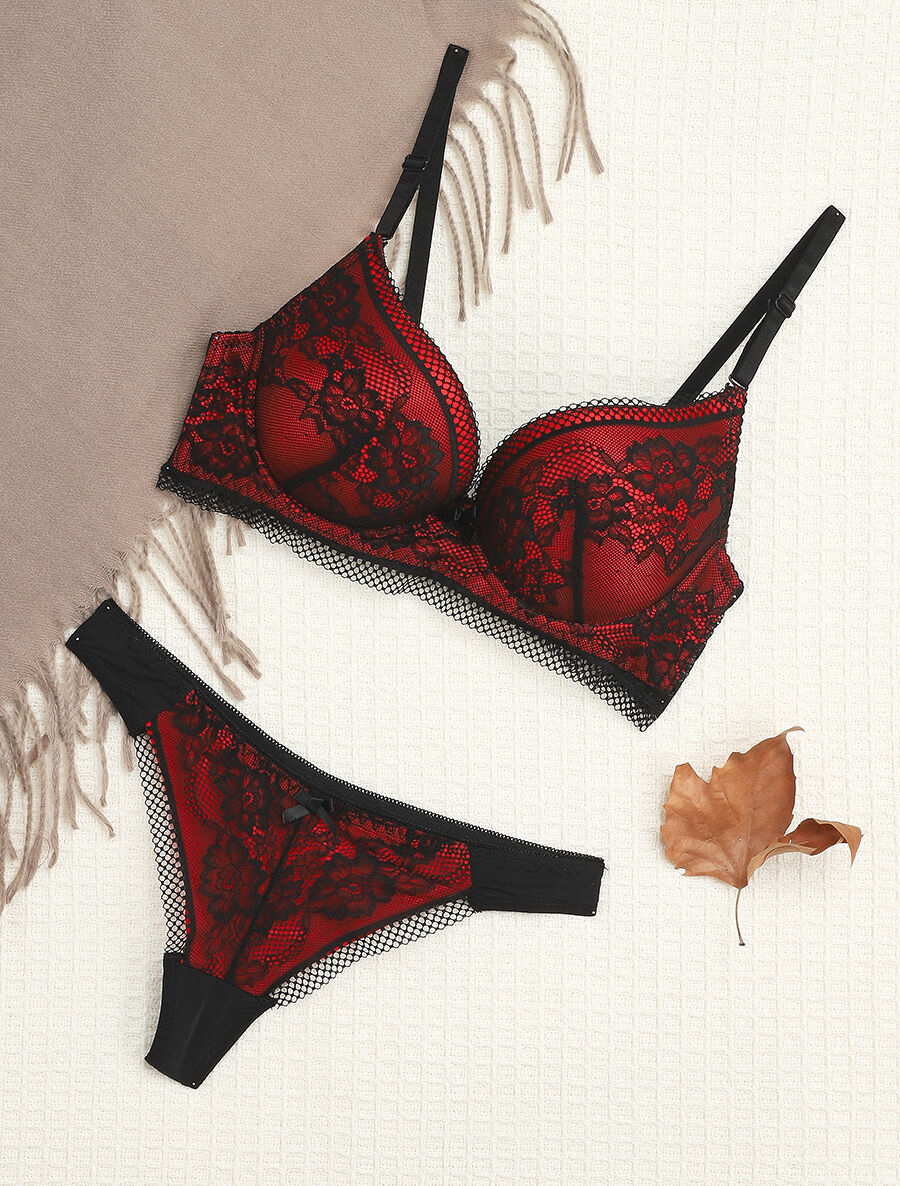 Set met fijne bloemenborduursels en string - Zwart/rood