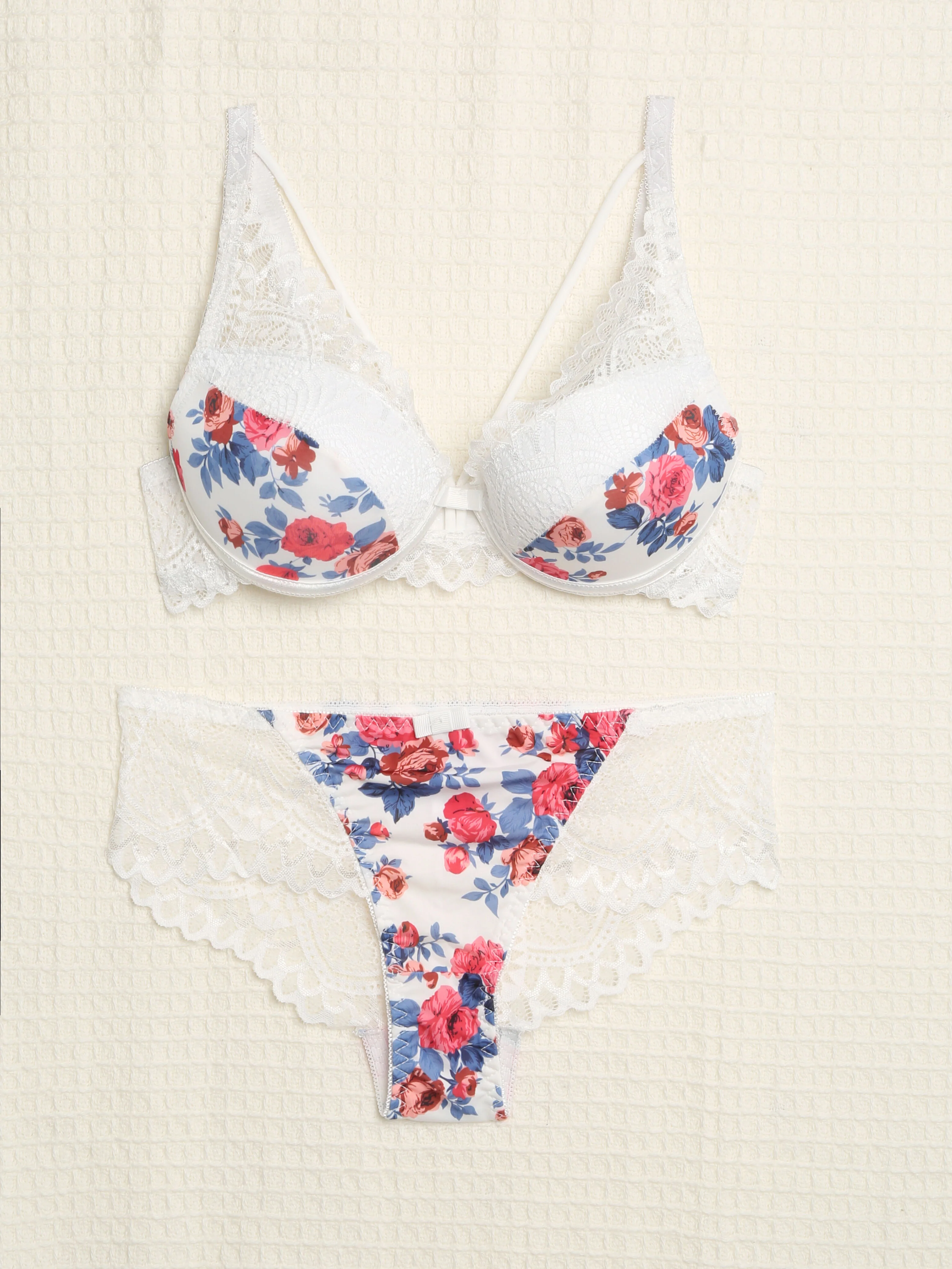 Set bedrukt met rozen en kant - Wit